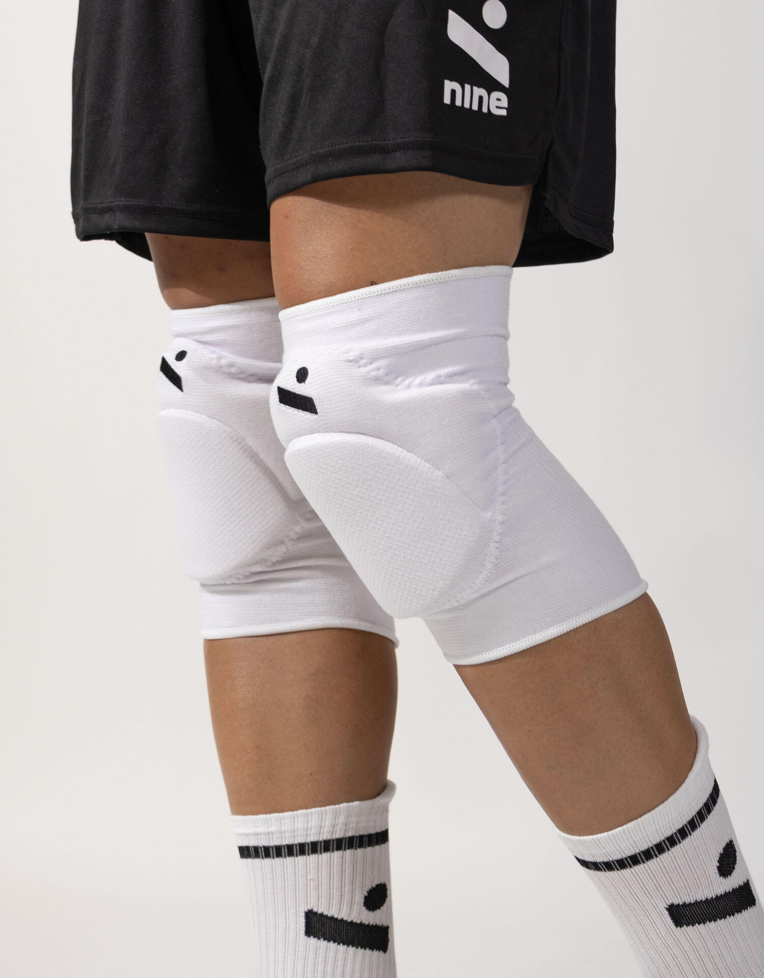 Joelheiras de voleibol – “Sleek” Brancas unissexo (XL) 5/7