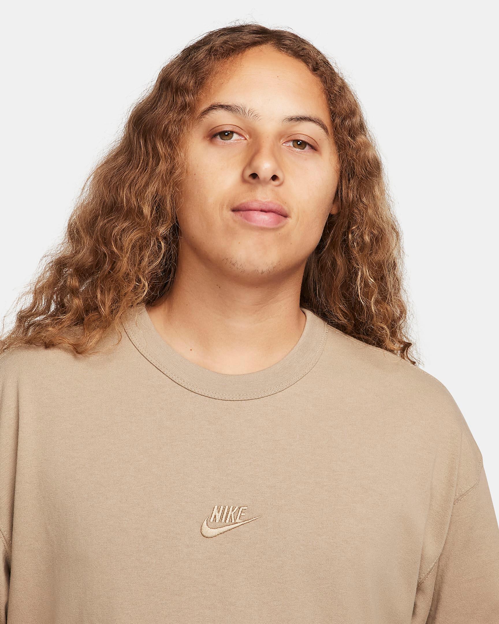 T-shirt uomo nike beige 3/4