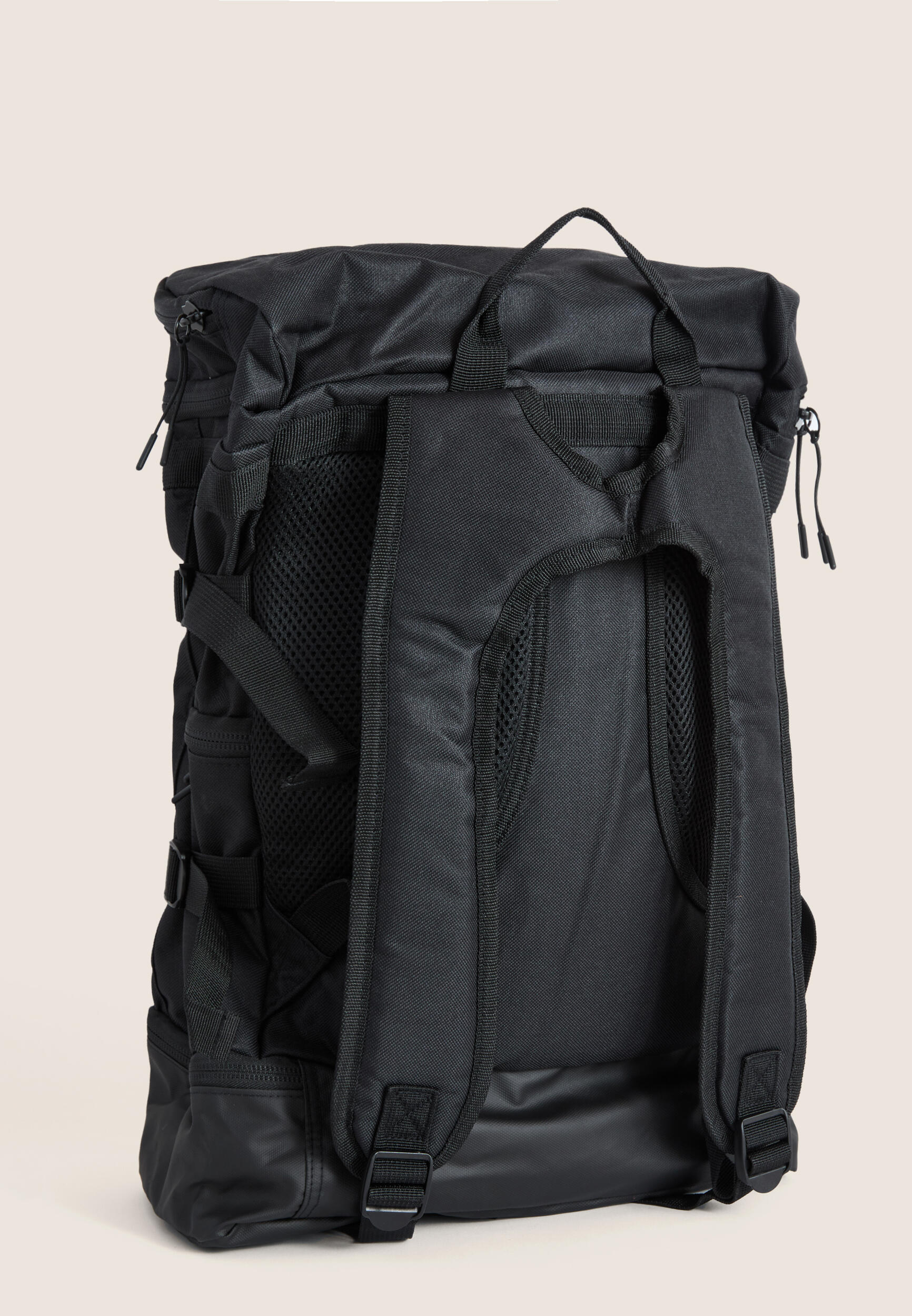Sac à dos 35 lt format au design compact et carré 3/3