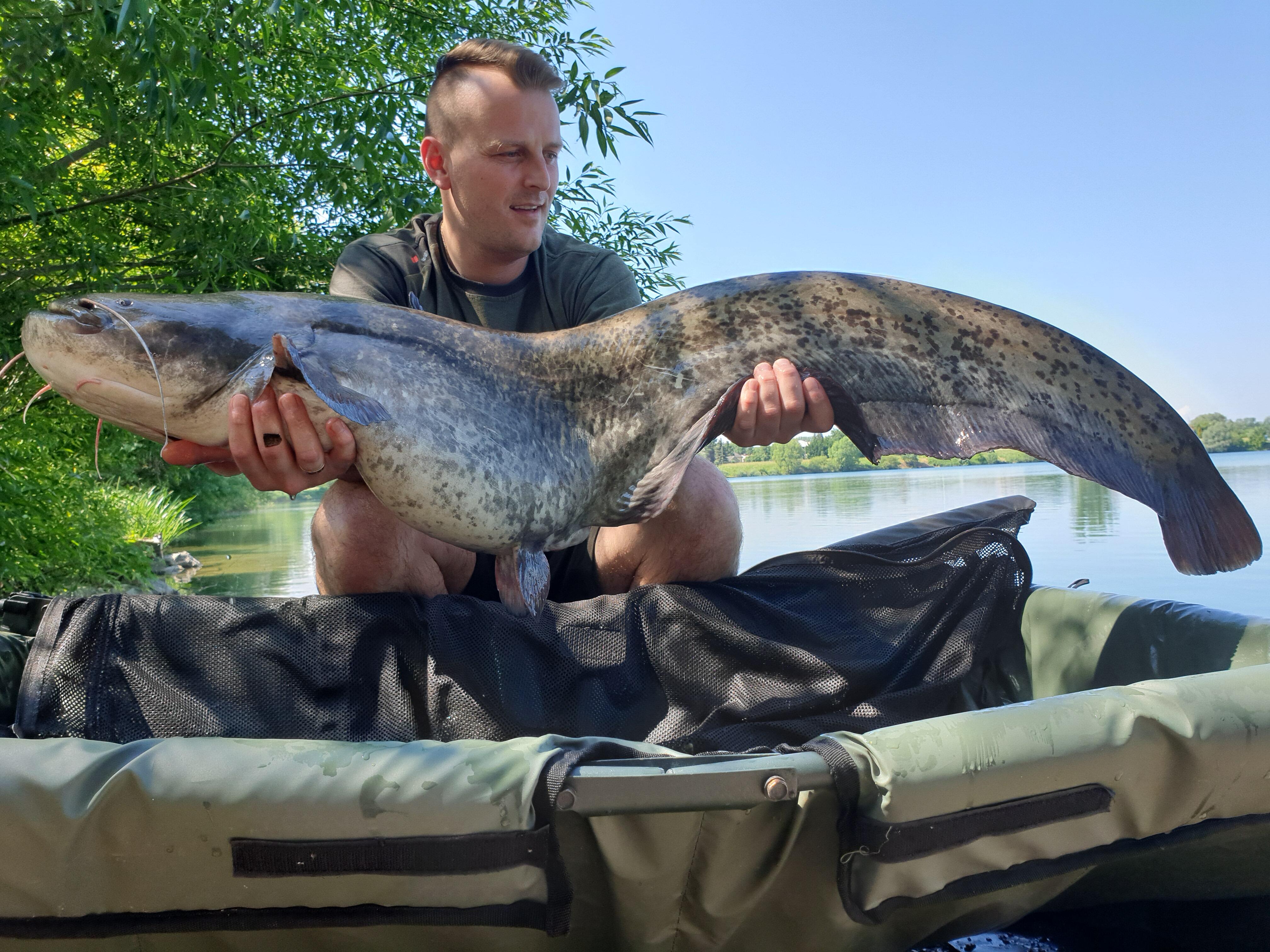 Spławik sumowy z grzechotką Monster Cat 150g