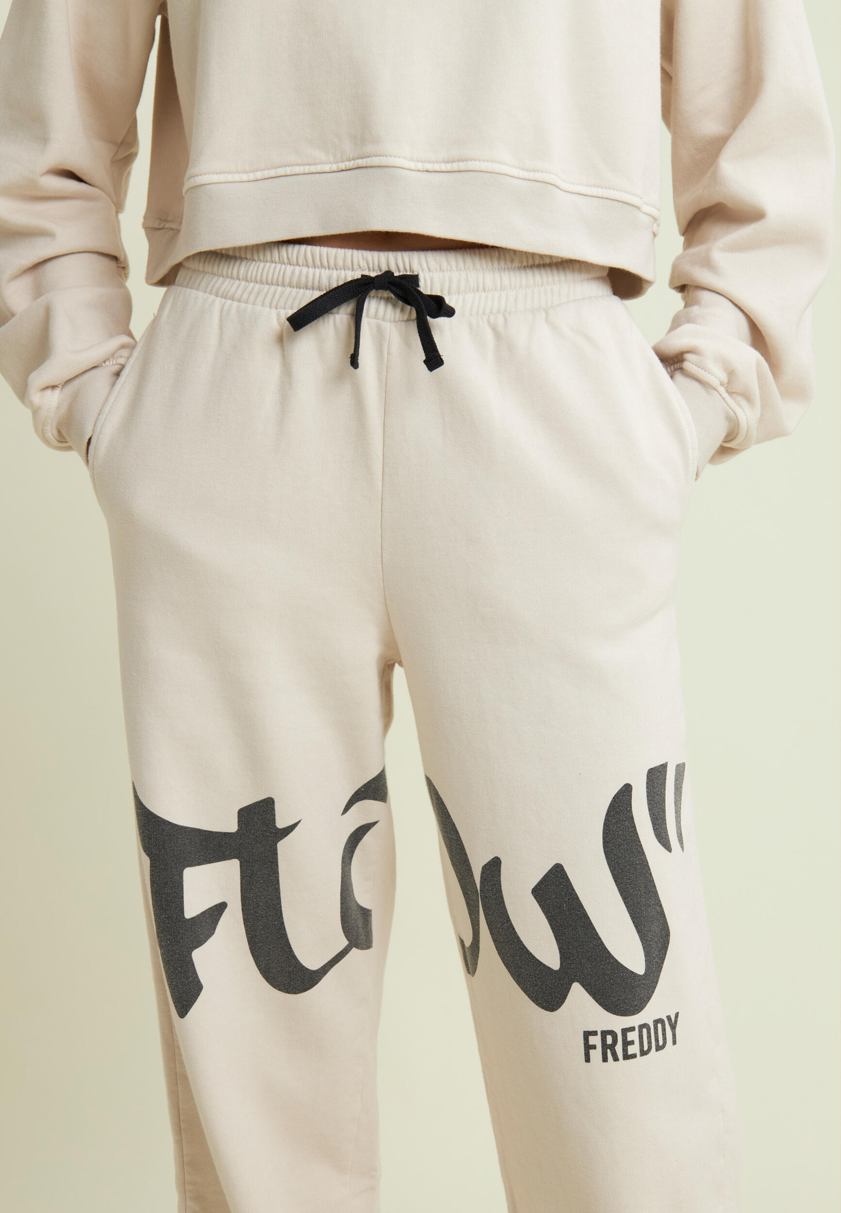 Pantalon en molleton avec imprimé « Flow » et bord froncé 4/4