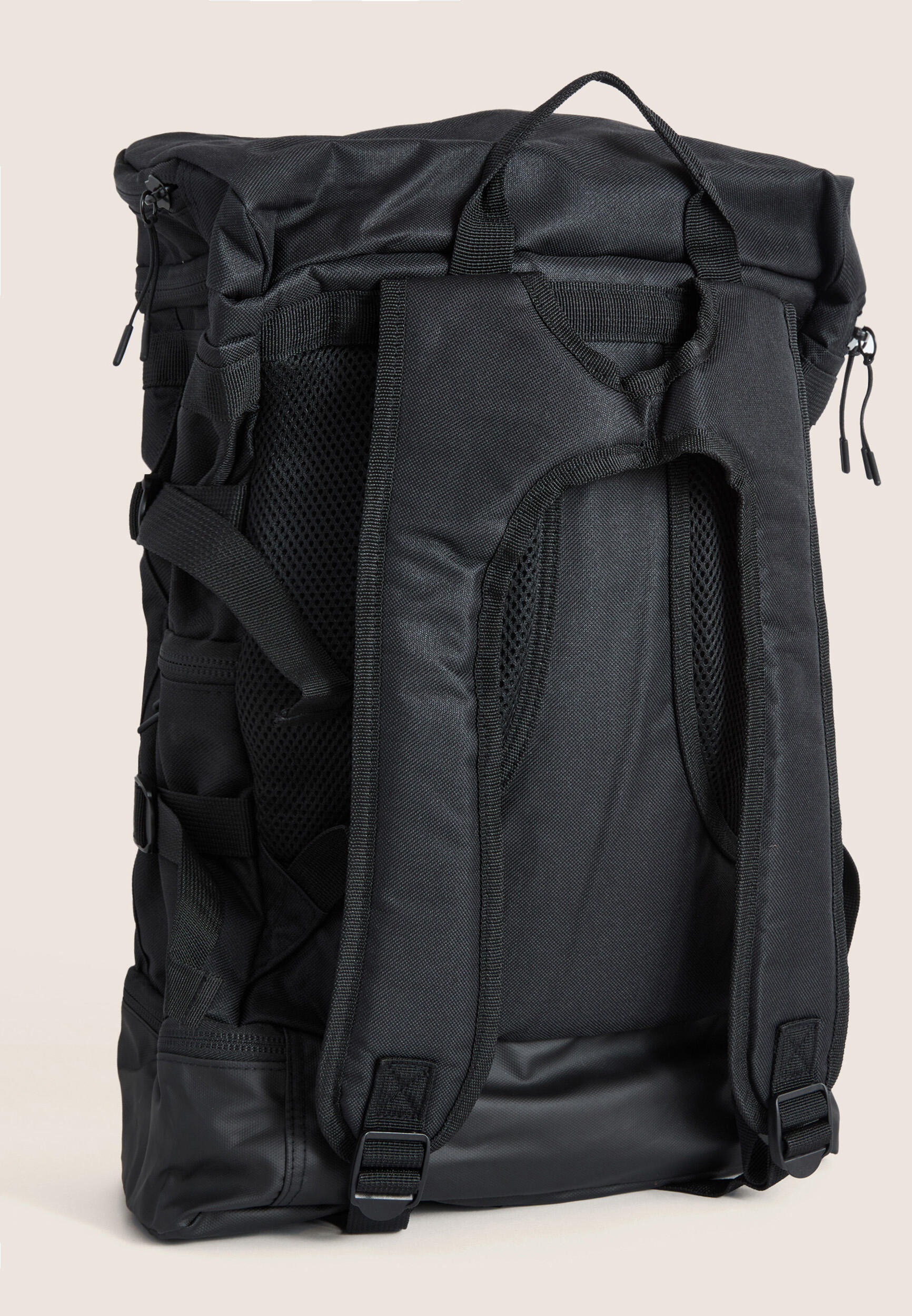Sac à dos 45 lt format au design compact et carré 3/3