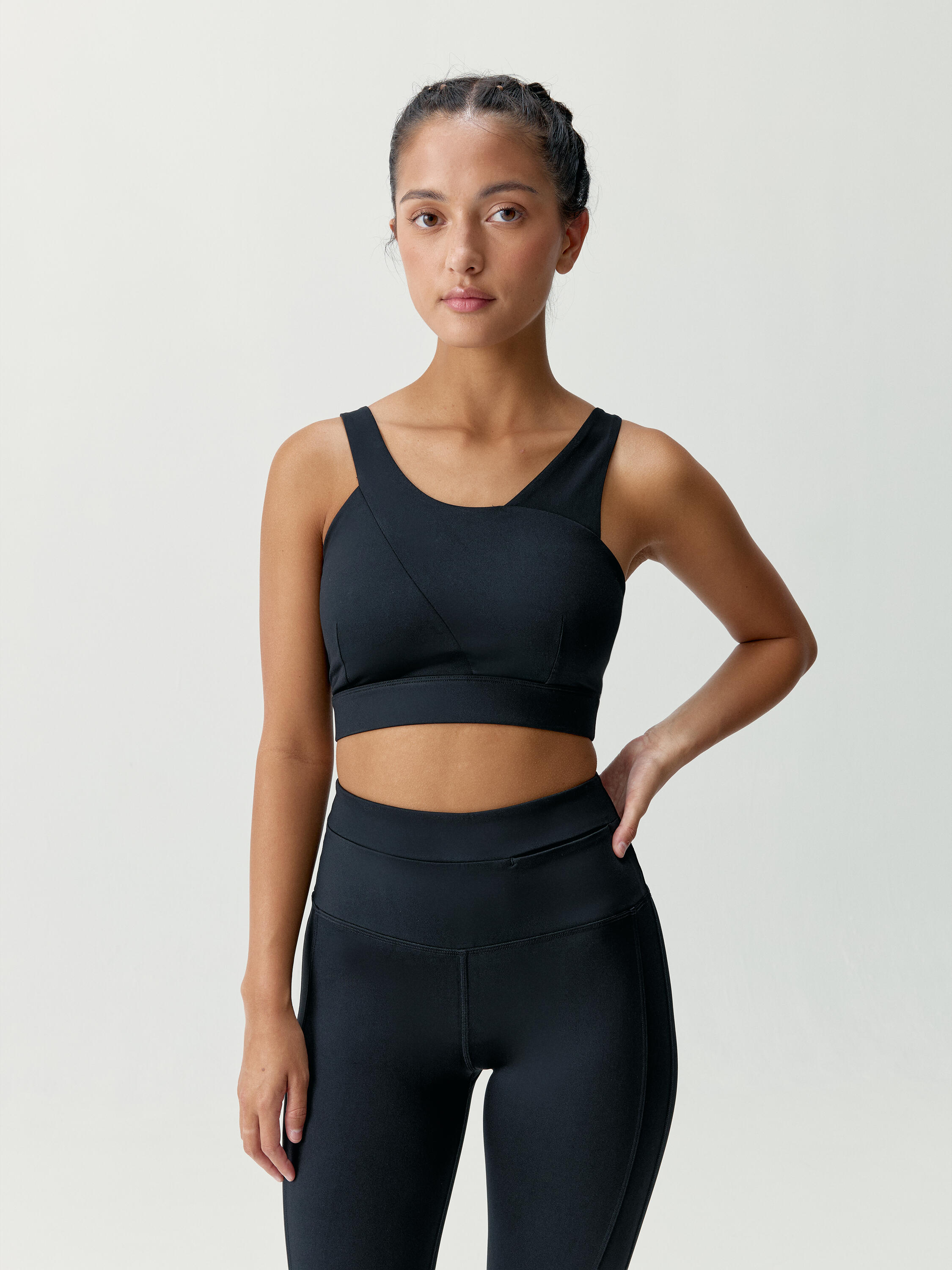BORN LIVING YOGA Sporttop für Damen aus Performance-Stoff mit mittlerem Halt