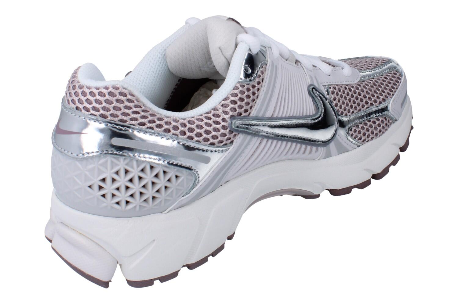 Nike Zoom Vomero 5 Metallic Silver Platinum Violet 3/6