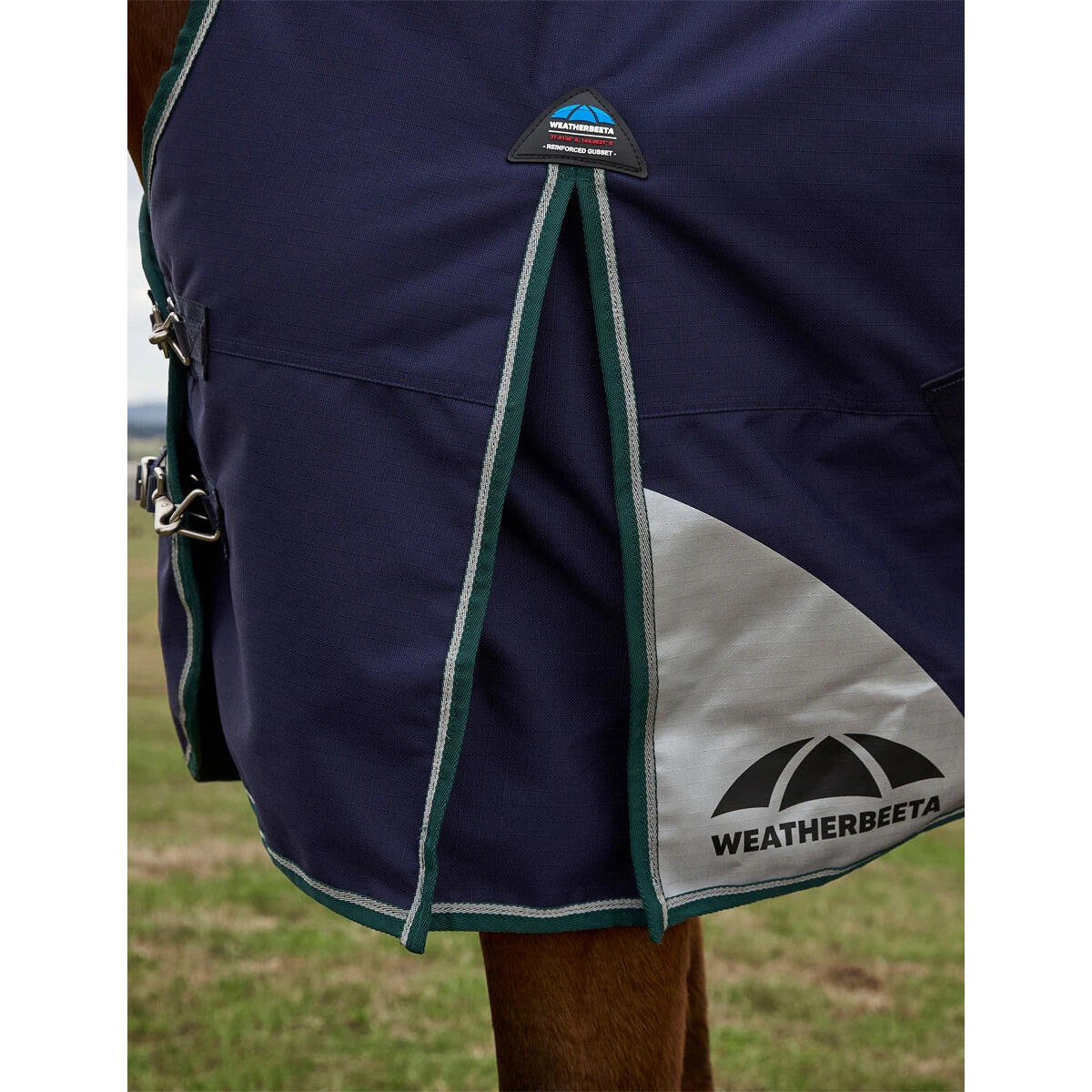 Manta para caballos de cuello alto Weatherbeeta Comfitec Plus Dynamic 220g 4/5