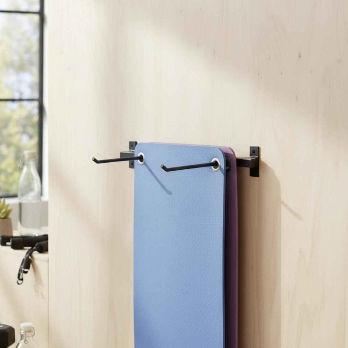Supporto a parete regolabile per tappetini da yoga JustFit 3/4