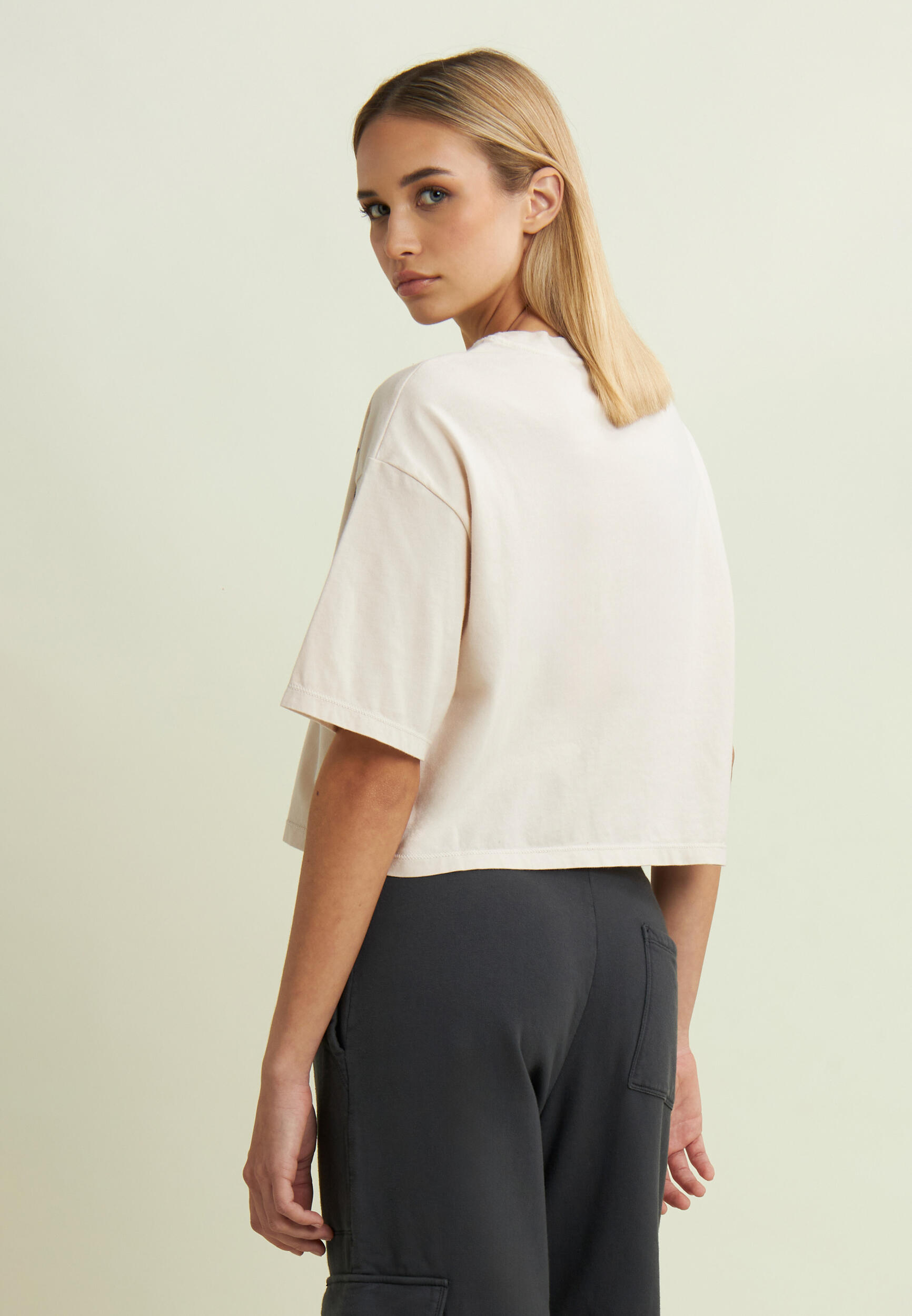 T-shirt cropped con stampa Flow centrale 3/4
