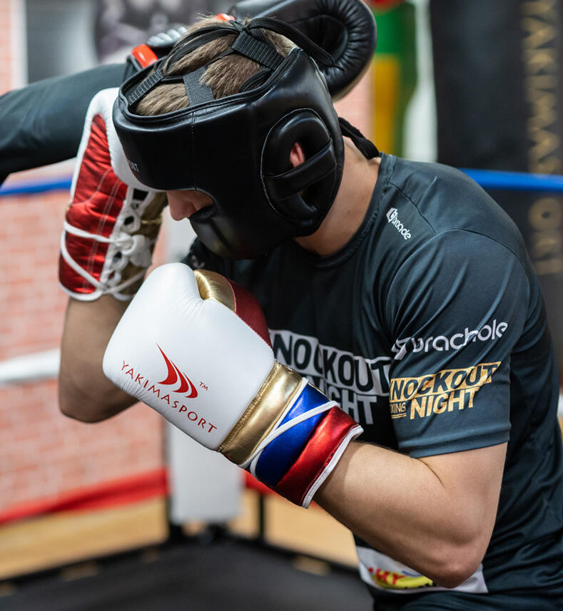 Boxhelm PRO L/XL Vollgesicht schwarz 3/4