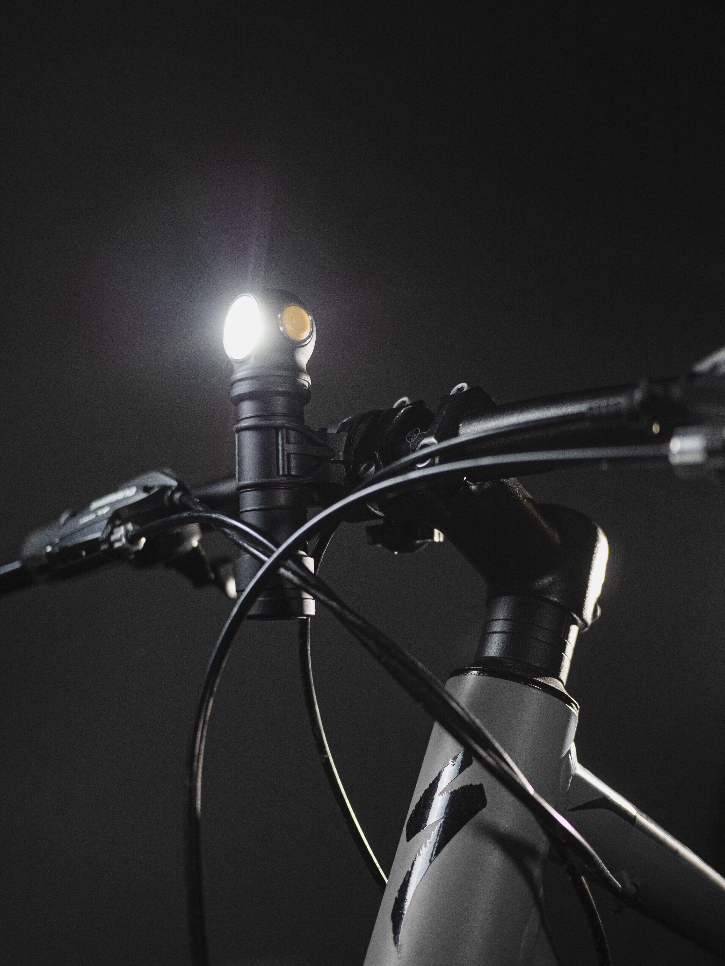 Latarka Armytek Wizard C2 Pro Max 4000 lumenów 4/7