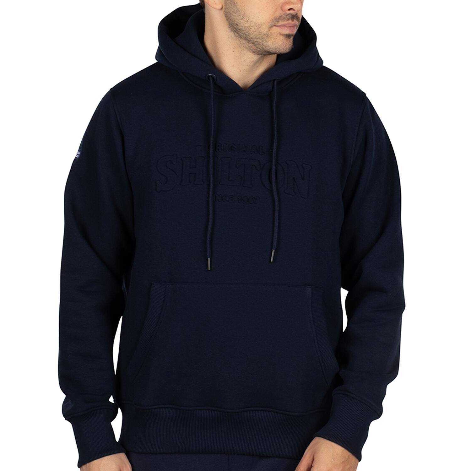 bleu marine.