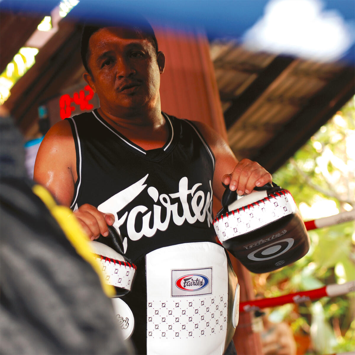 Fairtex BPV1 Leder Bauchpanzer, Schwarz/Rot 3/3