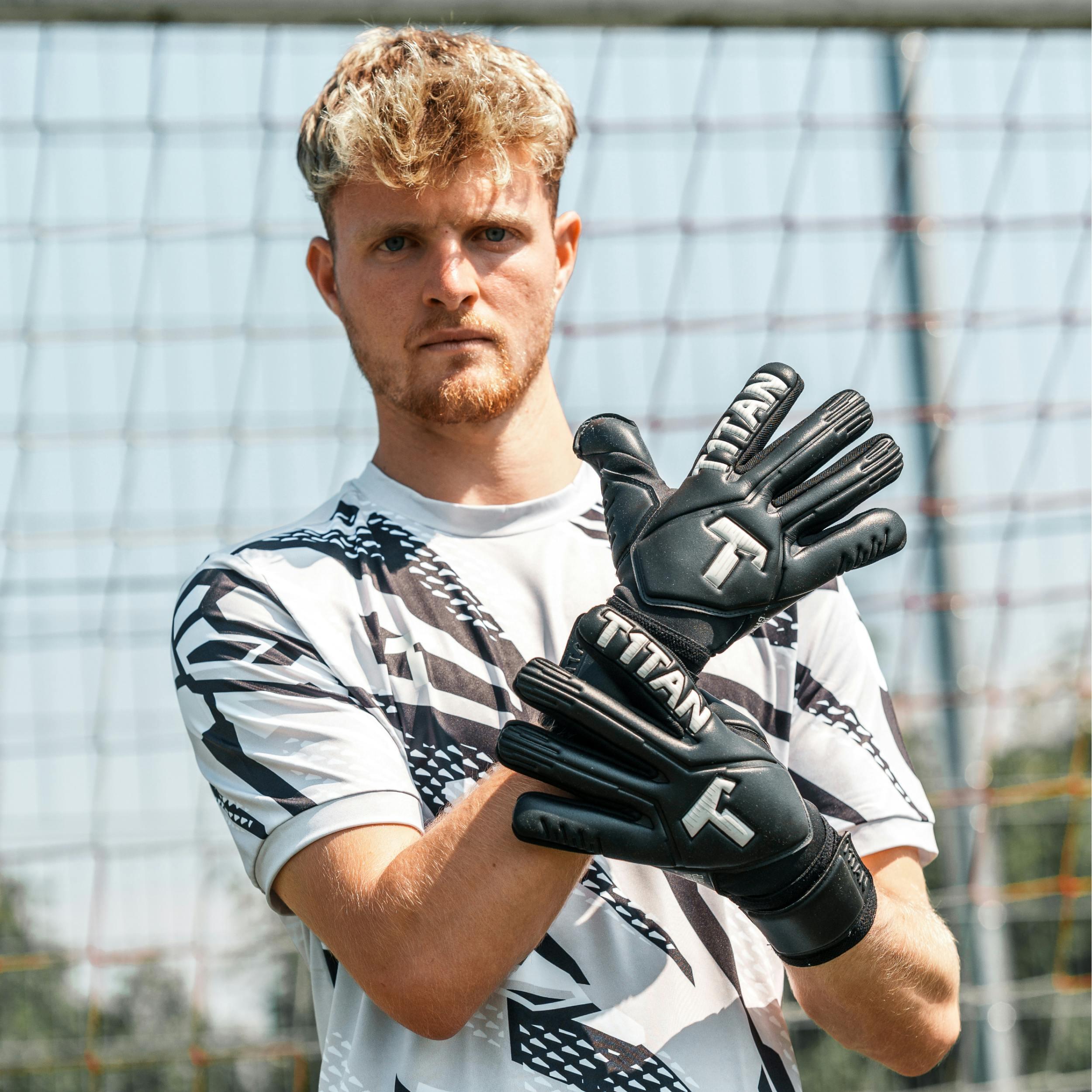 Gants de Gardien de But Football  Legend Black-Out avec protection des doigts 3/7