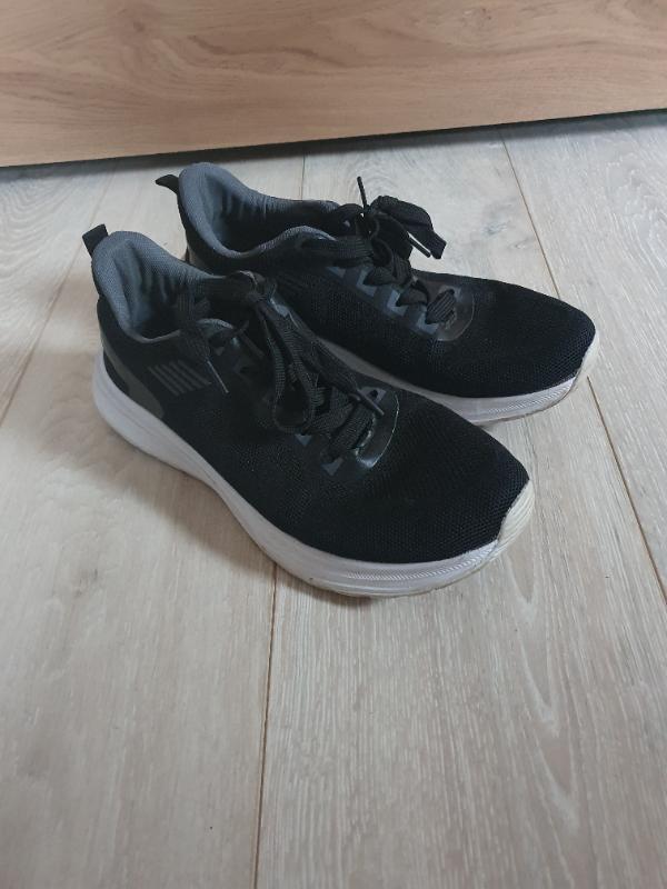Tussen Particulieren - Zwarte sportschoenen Panther maat 42 3/4