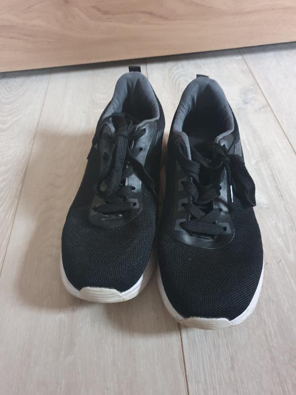 Tussen Particulieren - Zwarte sportschoenen Panther maat 42 4/4