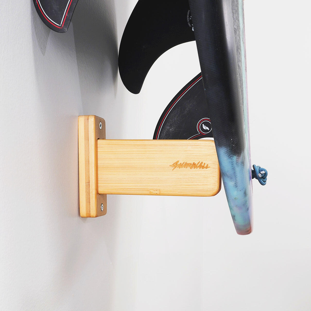 Surfboard Wandhalterung aus Holz für alle Boards mit Finnen 3/7