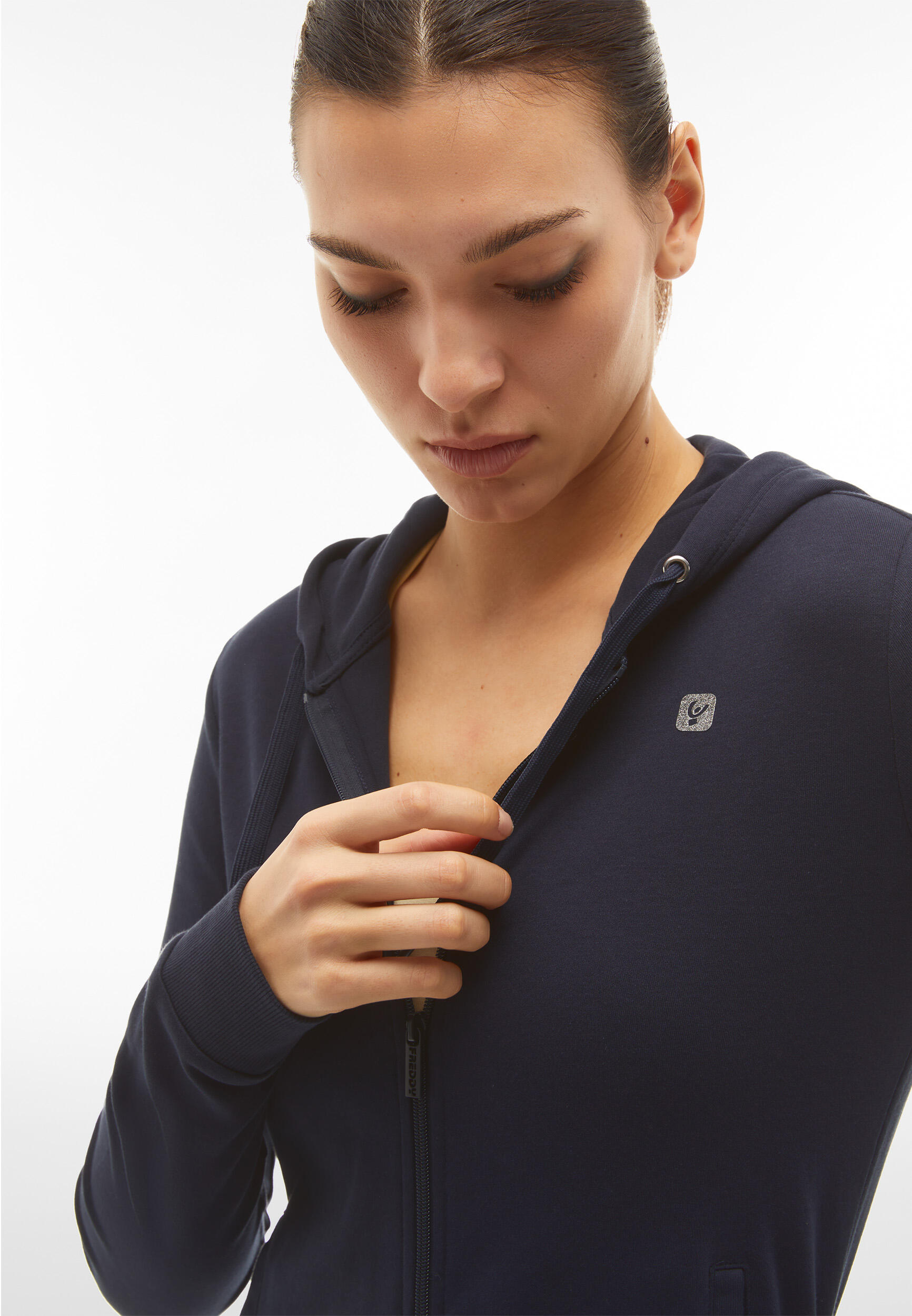 Tuta sportiva in interlock con felpa cappuccio e zip 4/5