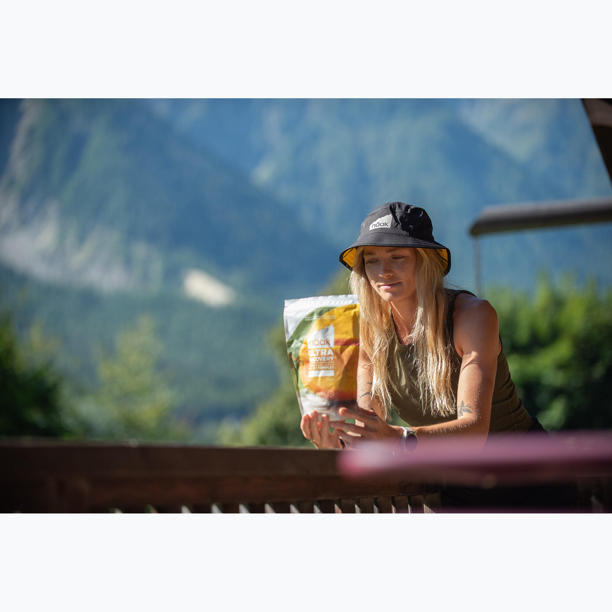 Napój regeneracyjny Recovery Complete MIX Mango Coconut 600g 5/7