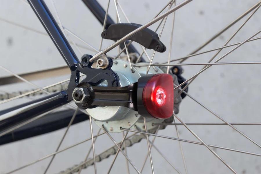Dínamo magnético SL150C - Fixo contínuo - Freios de aro 3/4