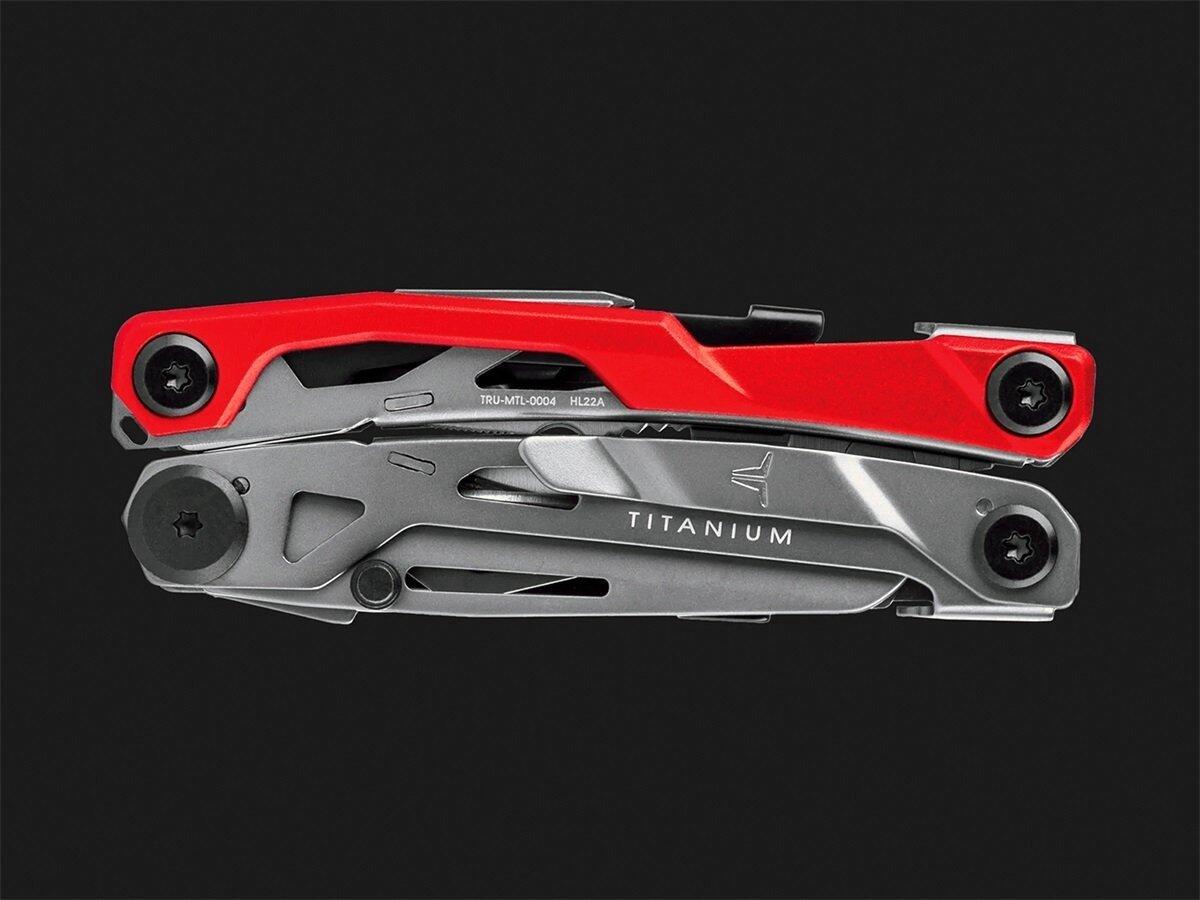 True Utility Titanium Locking Multitool – multitool compatto con blocco 6/7