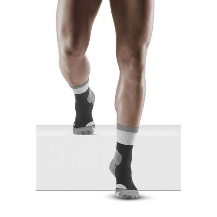 CEP Leichte wadenlange Kompressionssocken zum Wandern aus Merino CEP Compression