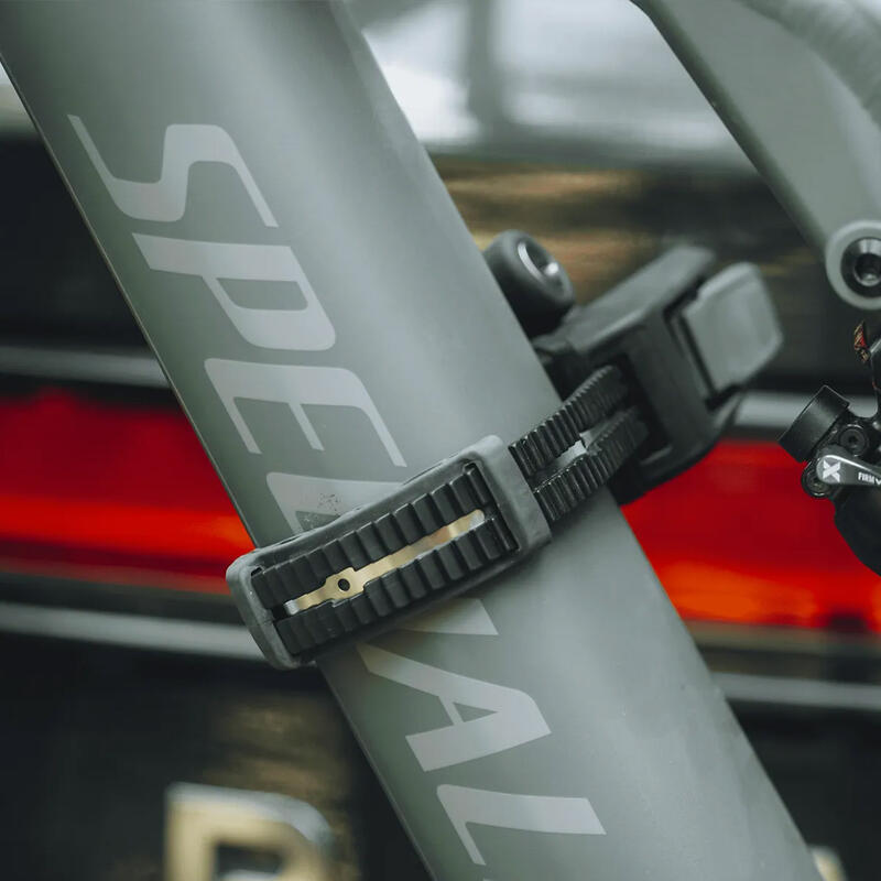 Suport pentru 3 biciclete Thule Epos 979100 pe carlig remorcare (13pini)