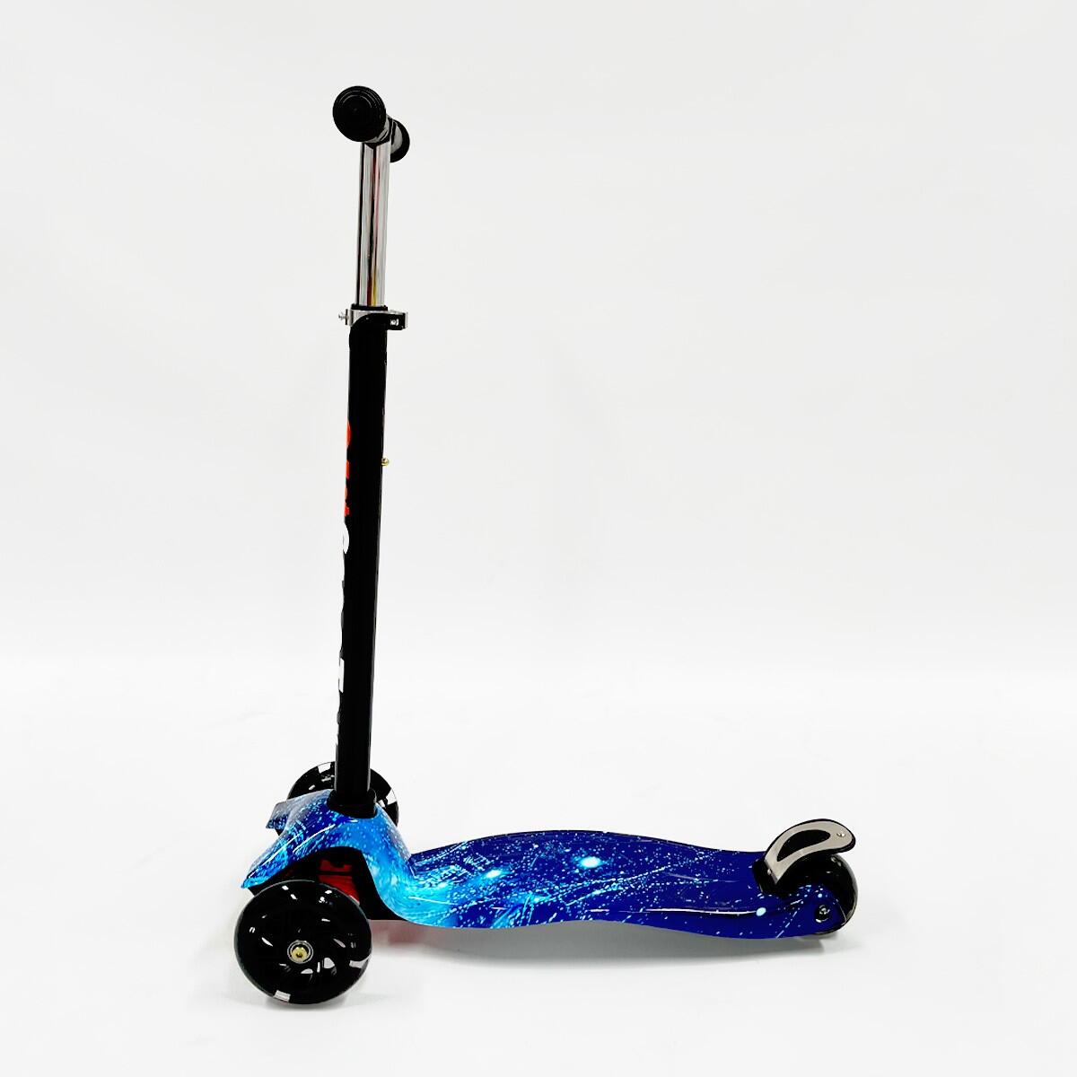 Entwicklungs-Scooter mit 3 Rädern und Lichtern ATAA Flash 2/7