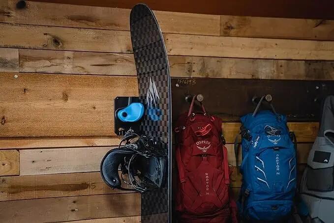 Support mural pour 1 ski en plastique cyan 4/7