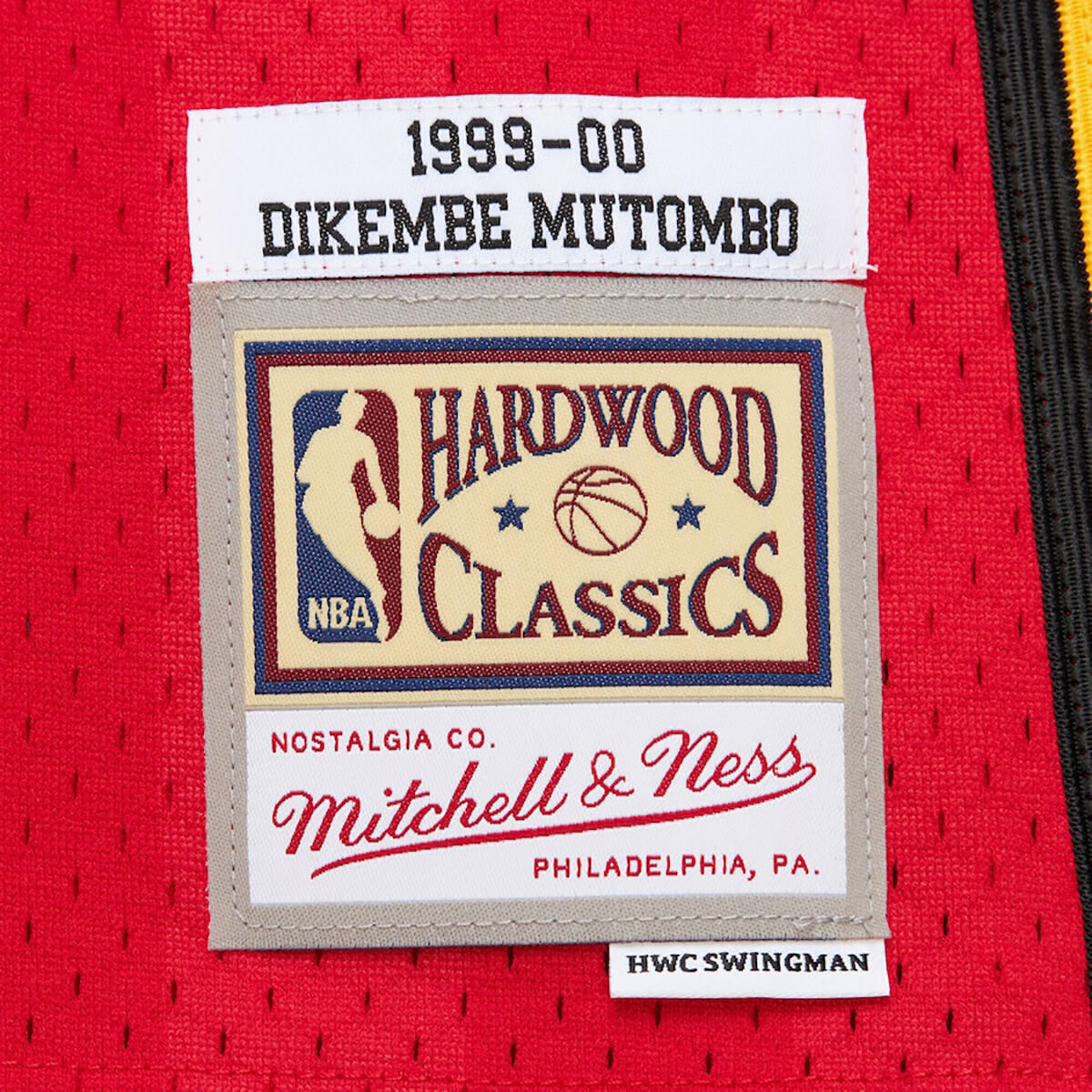 Mitchell & Ness Jersey NBA Dark Hawks 1999 Dikembe Mutombo rot 4/4