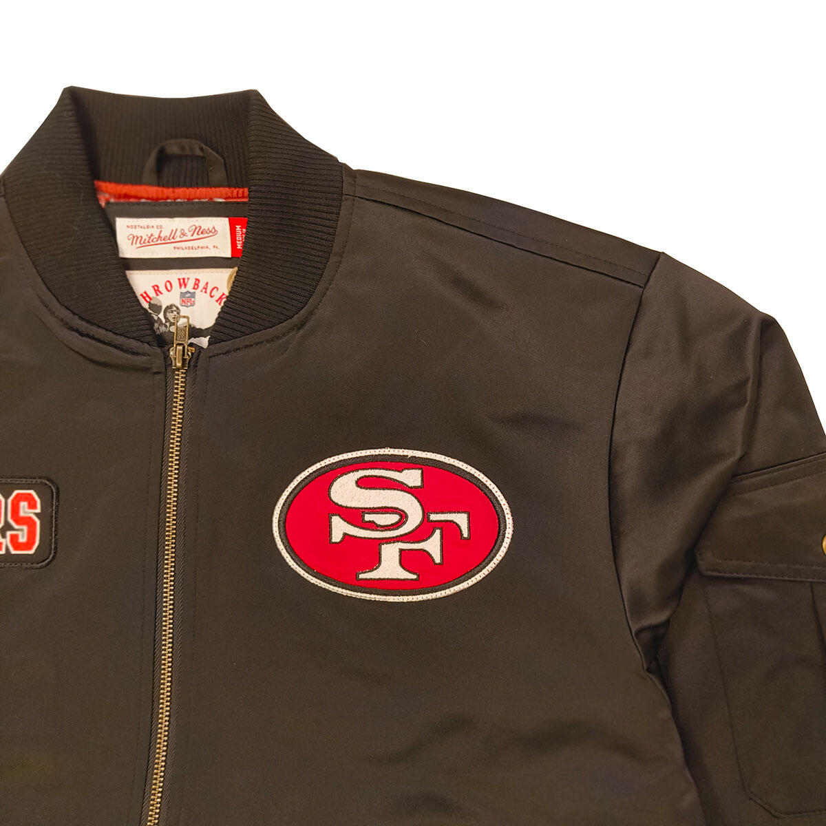 Mitchell & Ness Jacke San Francisco 49ers Team Leader Satin Bomber schwarz 3/4