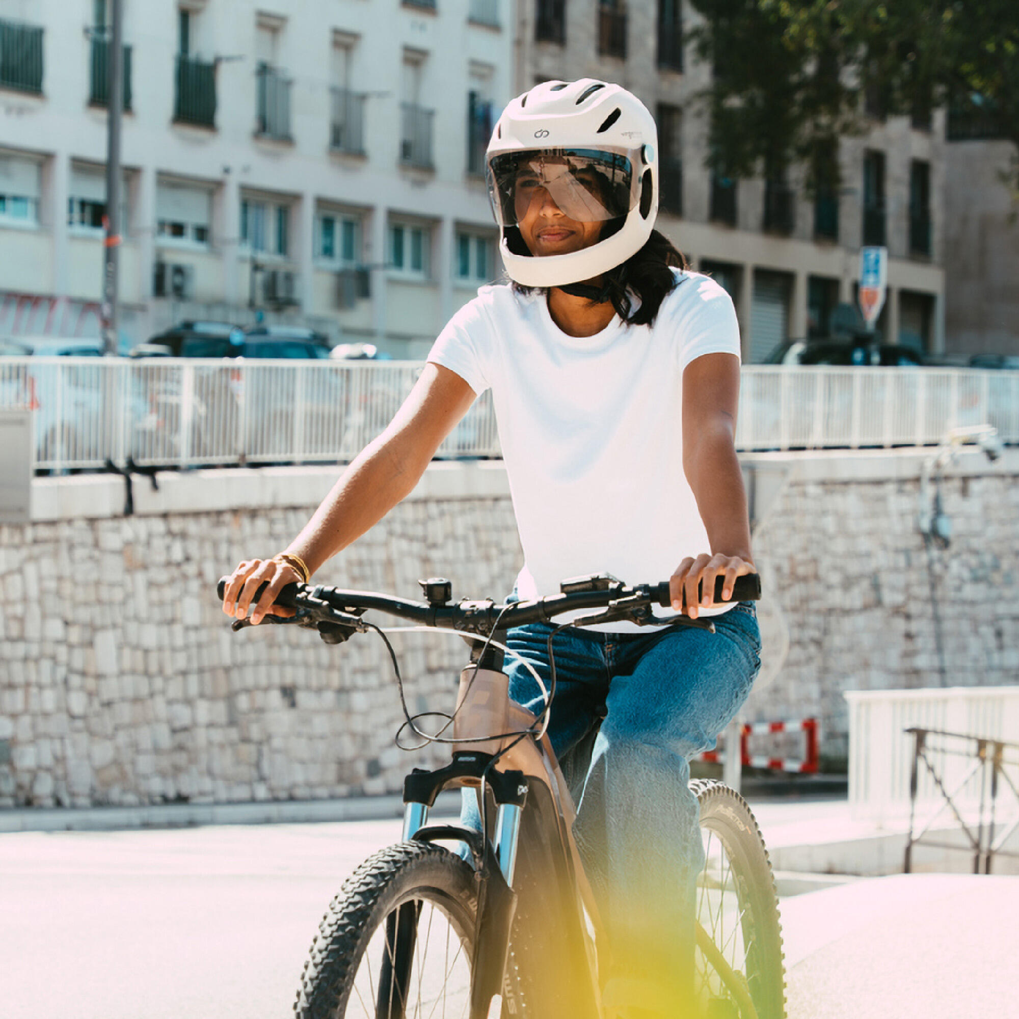 Virgo Integral Beige - Casque Intégral Urbain avec visière et phare arrière 3/9