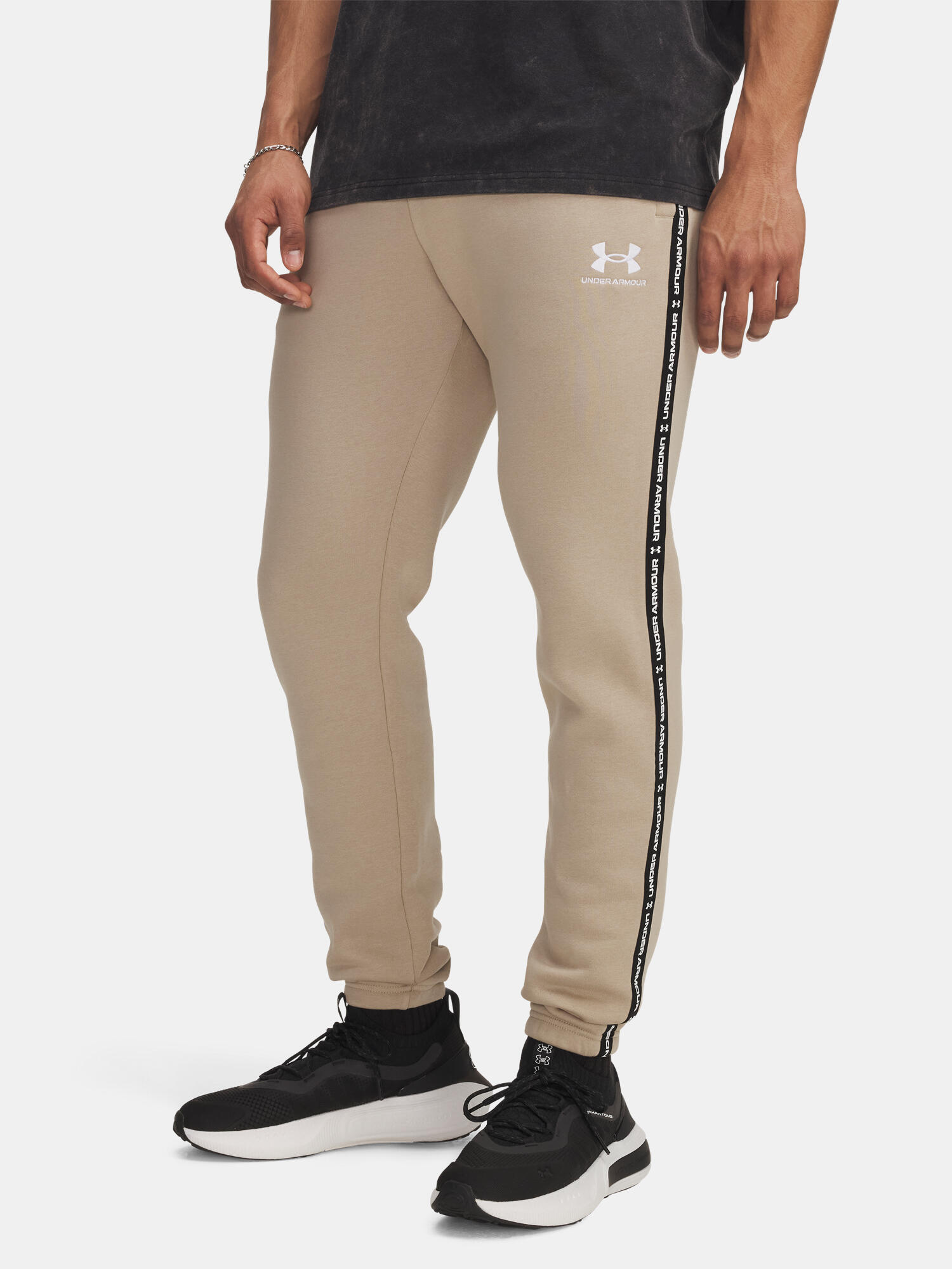 UNDER ARMOUR picture