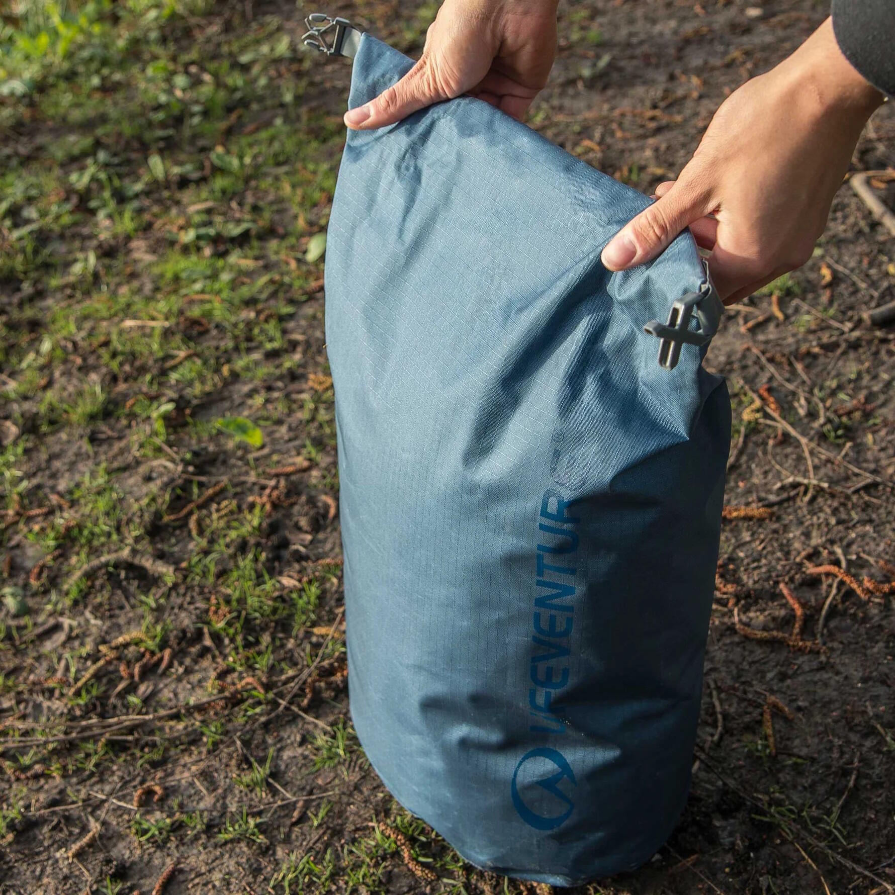 Wasserdichter Beutel Lifeventure Storm Dry Bag 25L blau, Nylon Ripstop 420D 5/7