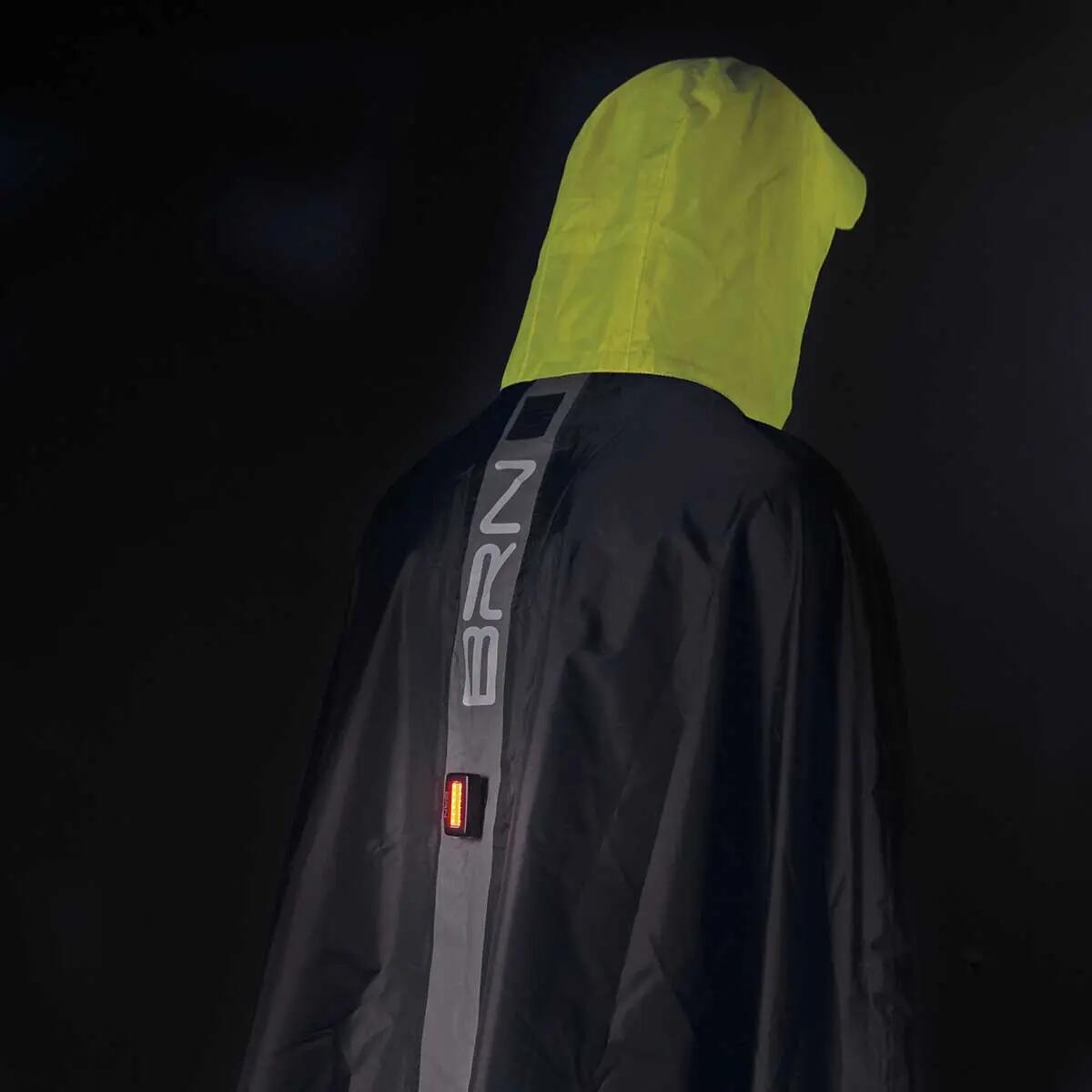 BRN Poncho zwart/fluorescerend geel maat L/XL 4/5