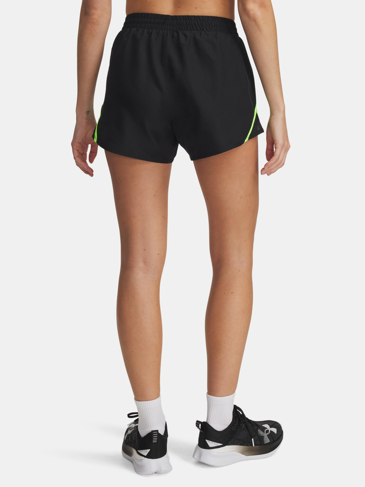 Short Under armour modèle 1382438-014 pour femmes 2/3