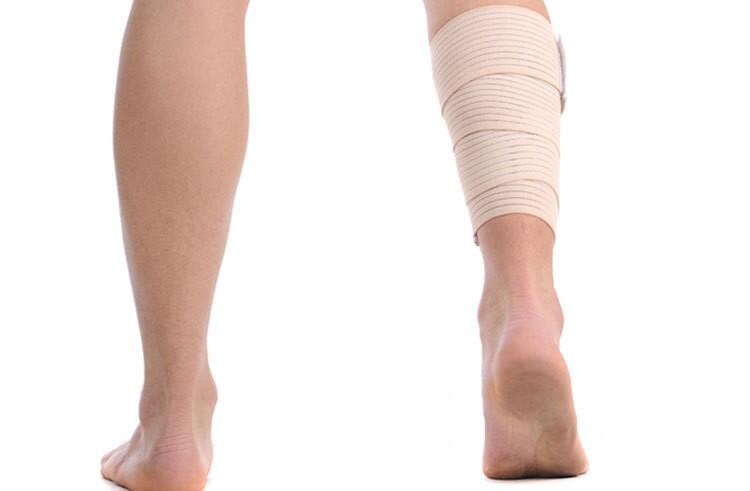 Fascia elastica con velcro per protezione e compressione del polpaccio 3/5