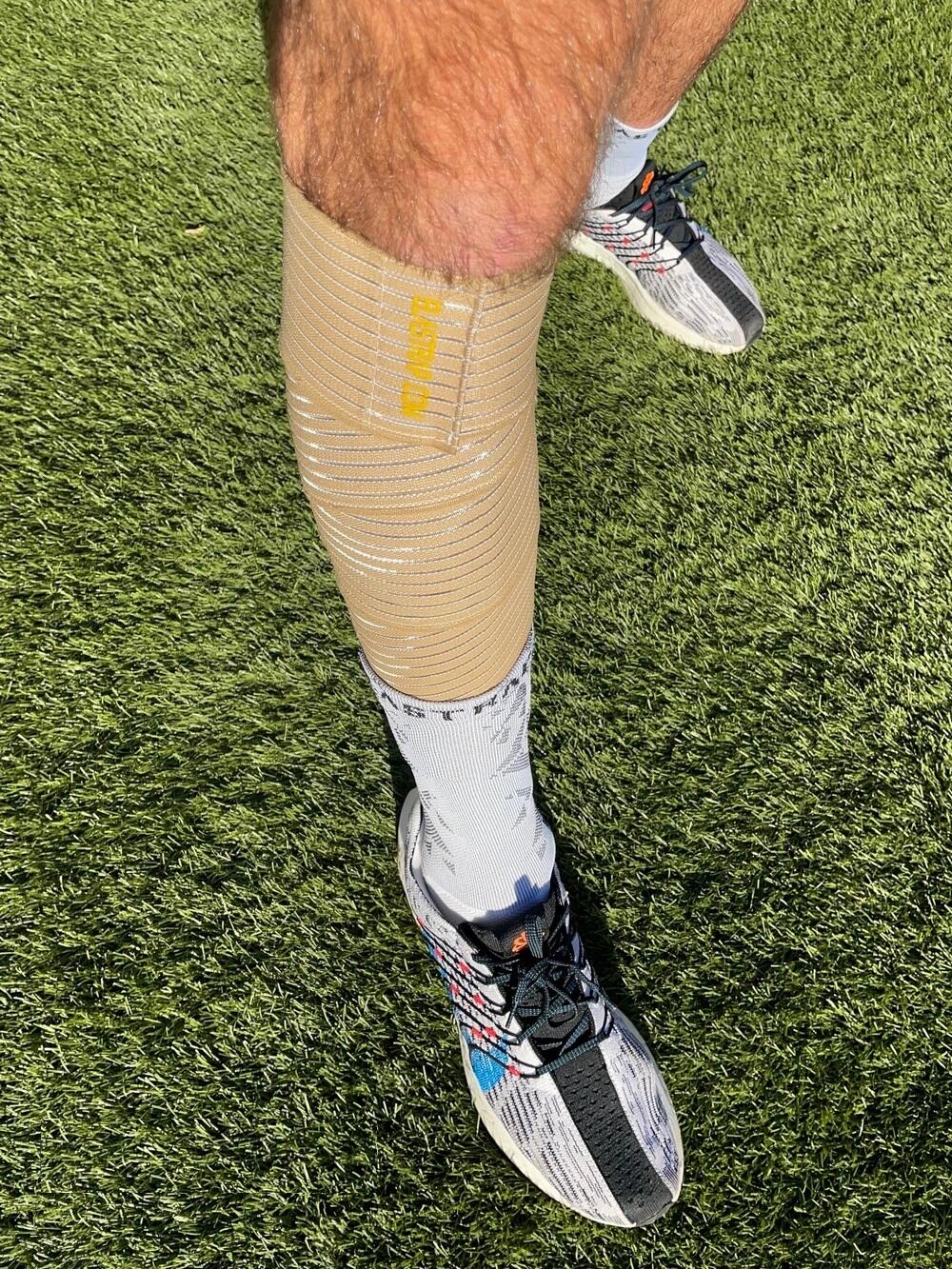 Fascia elastica con velcro per protezione e compressione del polpaccio 4/5