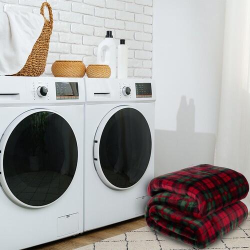 Patura groasa si pufoasa, dimensiune 160 x 200 cm, model in carouri, 430 g/m2