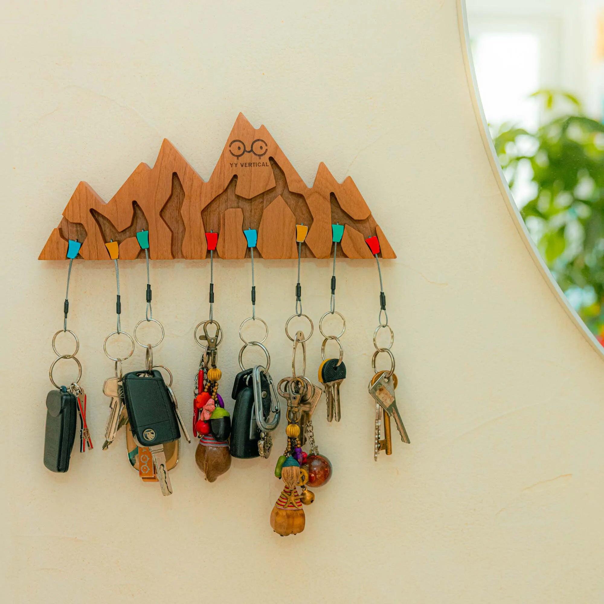 KeyHolder XL – wand-sleutelhouder van kersenhout, geïnspireerd op klimmen 7/7