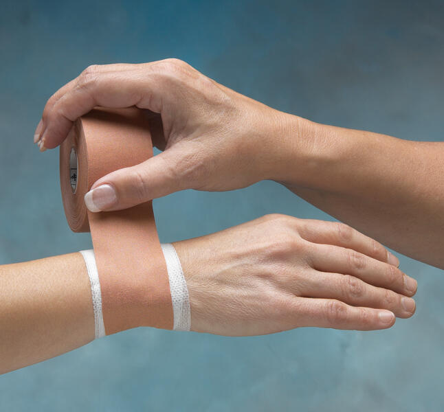 Rouleau bande médicale de contention rigide adhésive de strapping strap sport 5/6