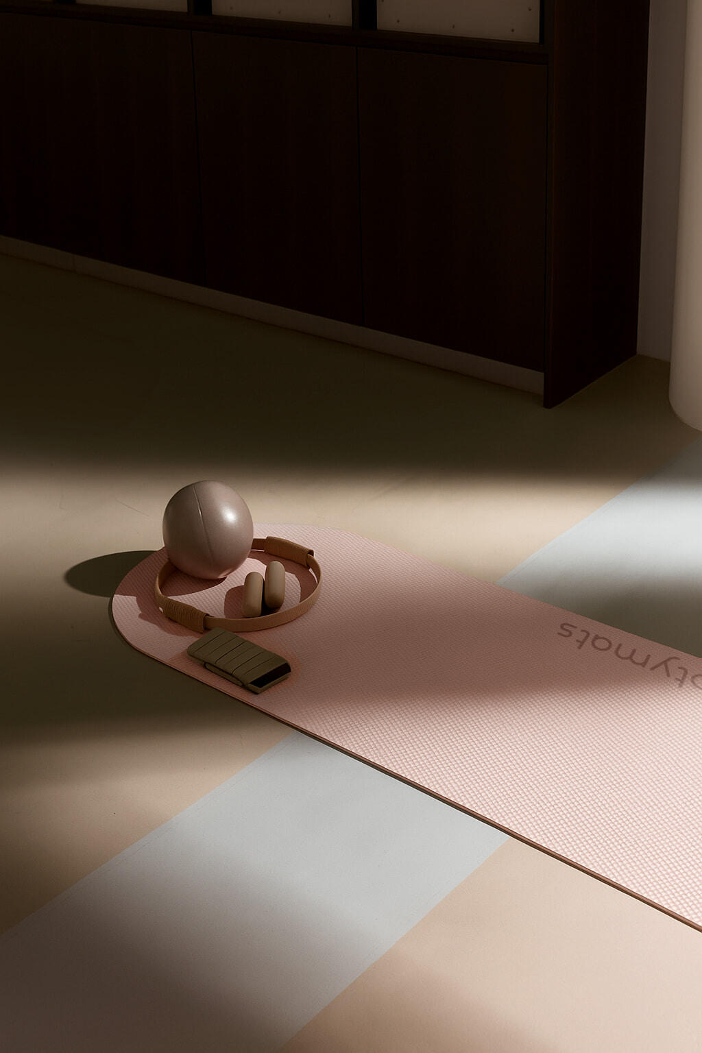 Esterilla de gran tamaño para ejercicios de BarreFit y Pilates. 180x60cm. Rosé 5/7