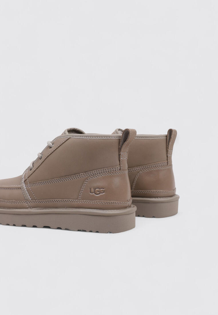 UGG Neumels Moc — Botines de cuero para hombre, Taupe 4/5