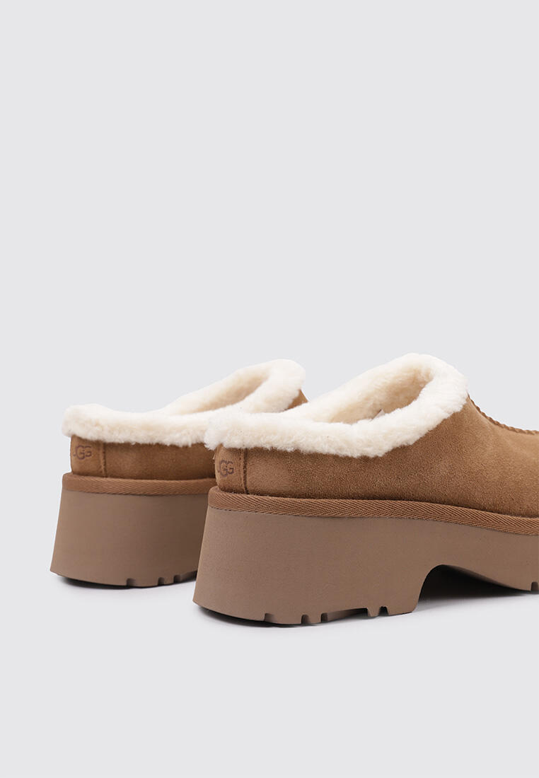 Zuecos Zuecos Mujer UGG New Heights Cozy Clog Cuero 4/5