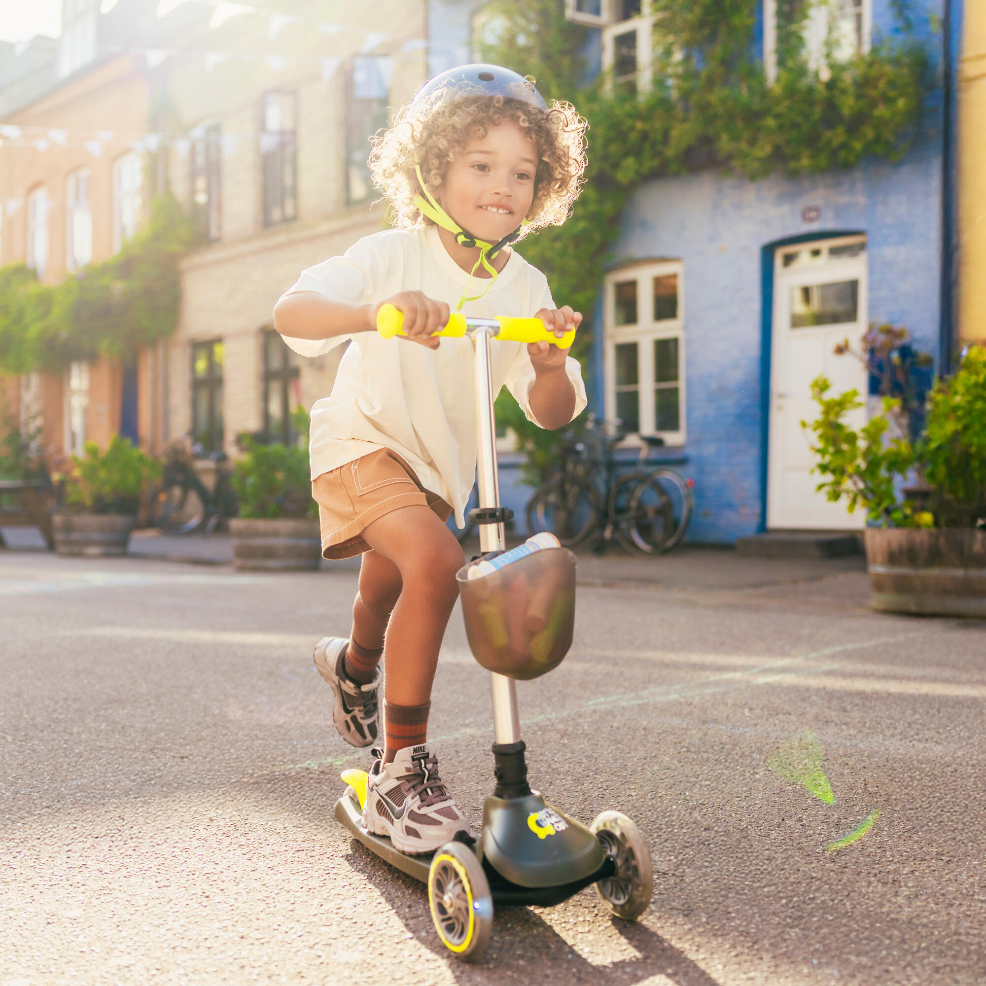 Patinete plegable de 3 ruedas con LED que brilla en la oscuridad Cariboo Ghost 2/8