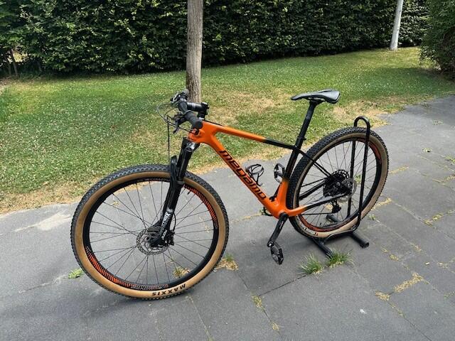 Entre Particuliers - MEGAMO VTT FACTORY 30 Carbon - Excellent Etat 2/6