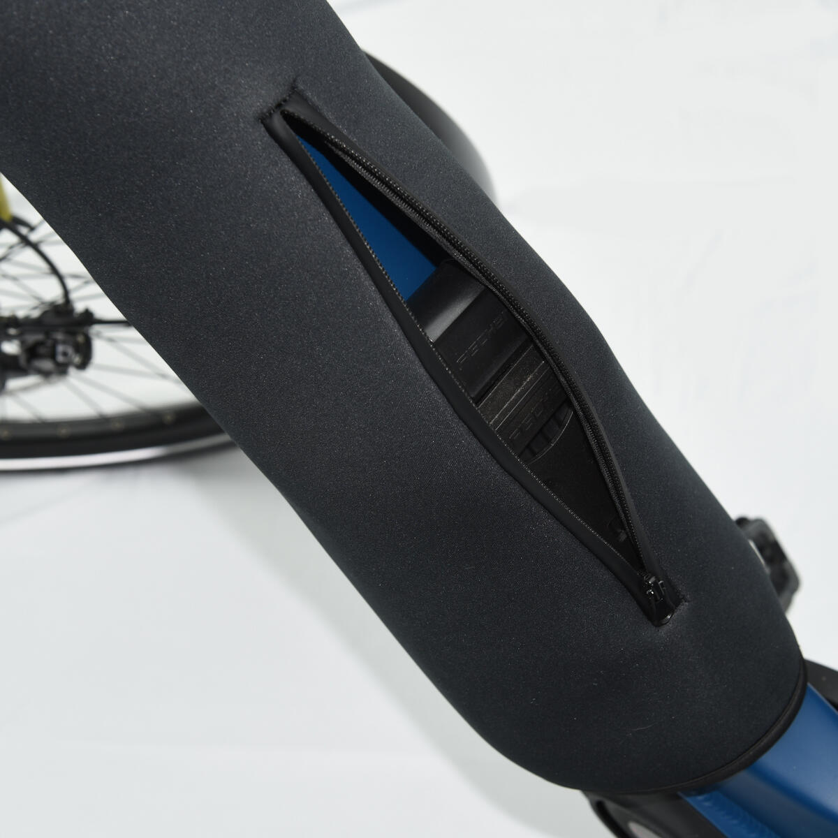 FISCHER Schutzhülle - für integrierten E-Bike Akku 5/7