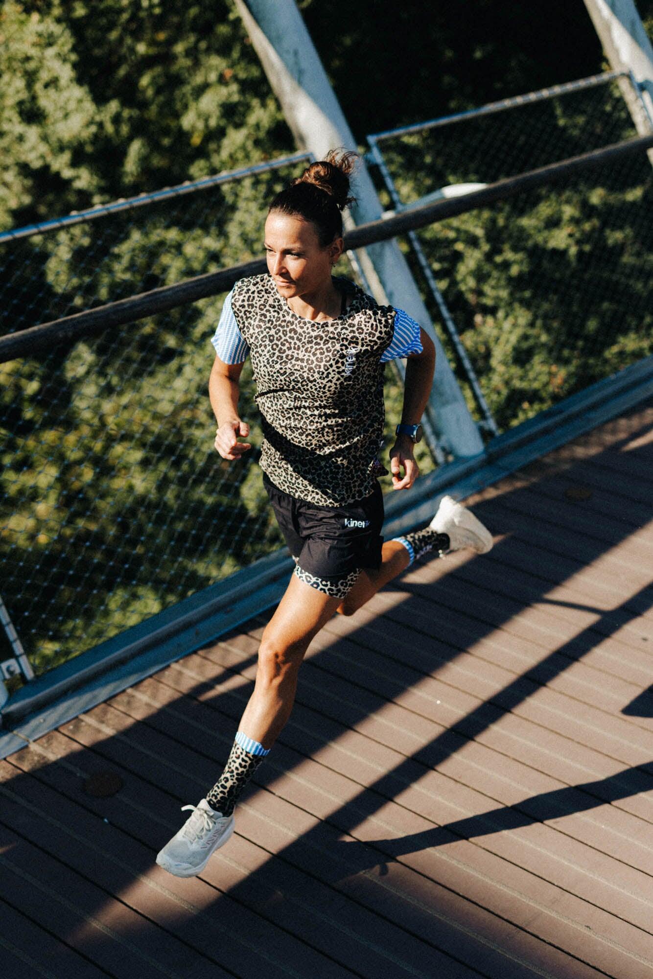 MAILLOT DE TRAIL RUNNING MAVRIK FEMME AR.90 LEOPARD X MARINIERE 2/7
