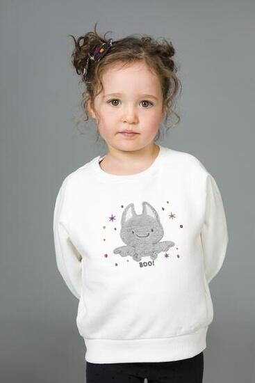 Sudadera de bebé en color crudo con dibujo de murciélago