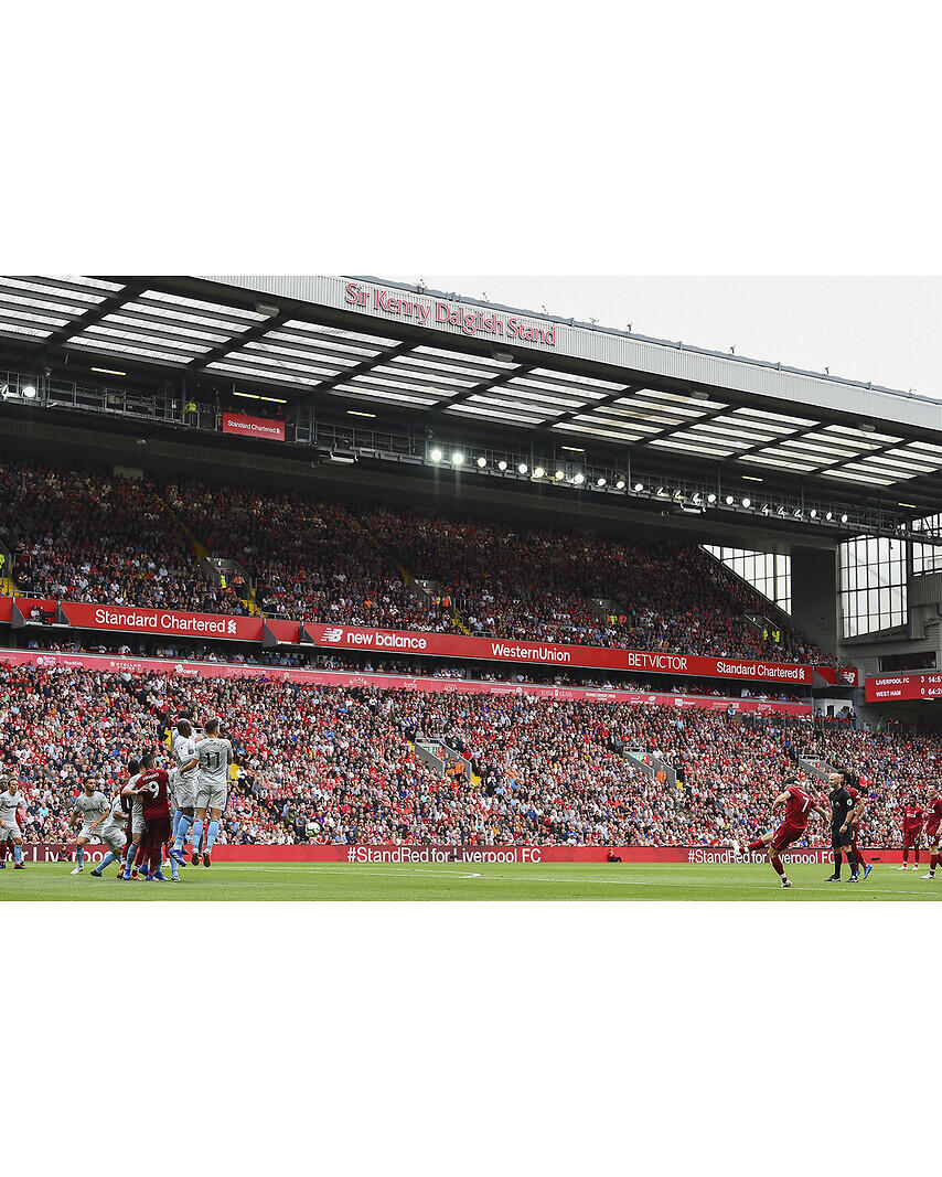Liverpool FC — Séjour pour 2 avec 2 places Premium et 1 nuit. 3/4