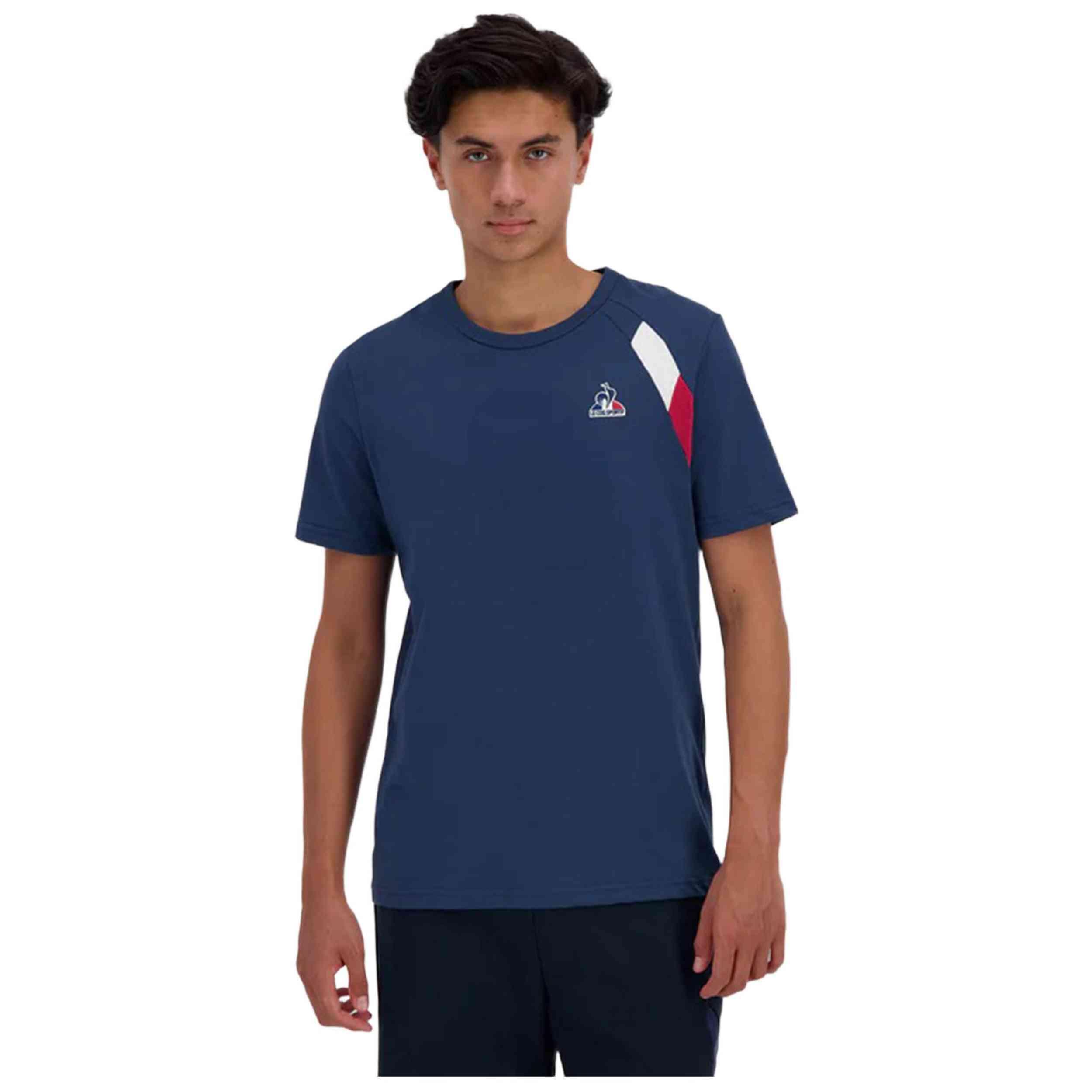 bleu marine.