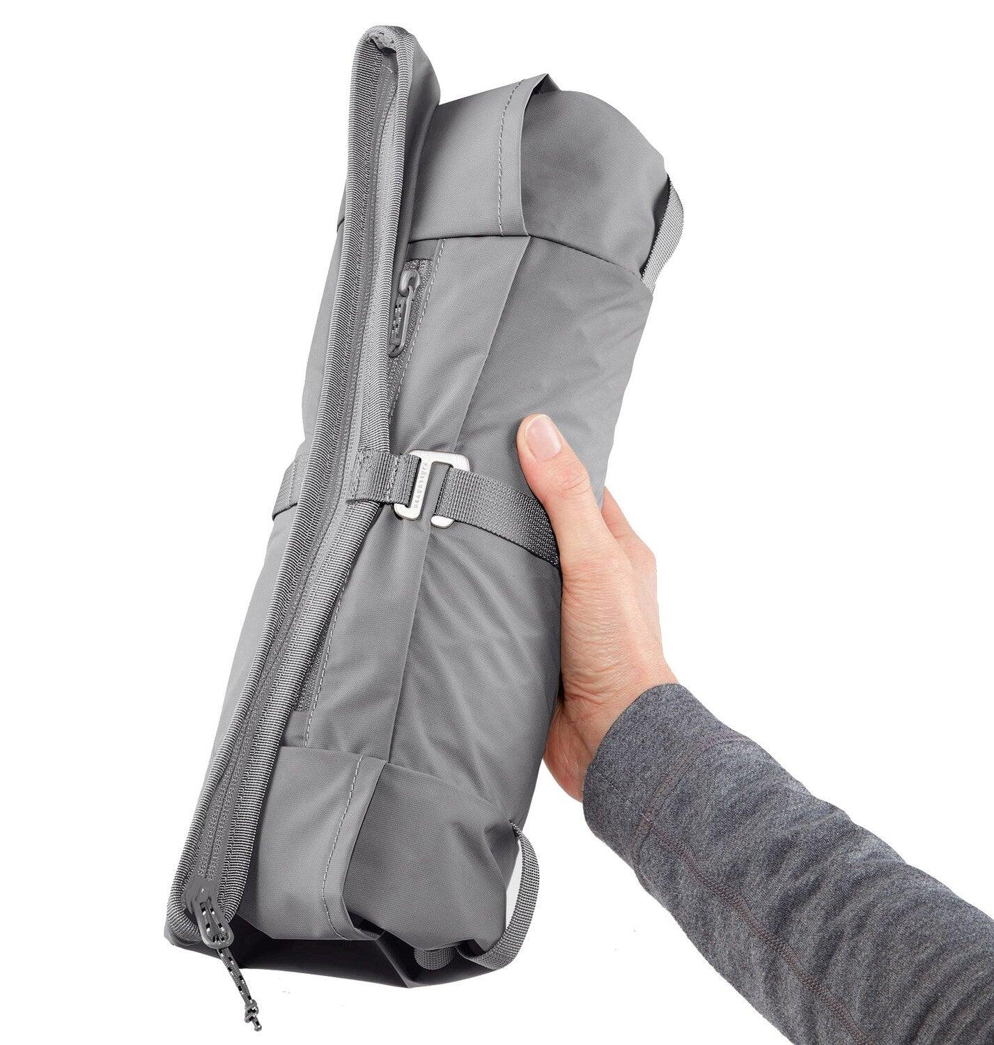 Mochila Gris Fjallraven High Coast Foldsack 24L Shark Grey Ligera y Versátil 7/7